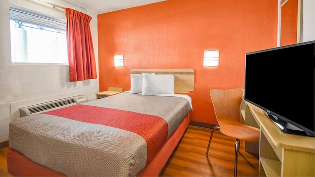 1 FULL BED | NON-SMOKING