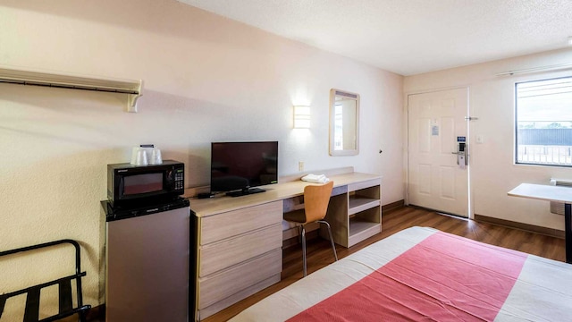 1 QUEEN BED | MOBILITY ACCESSIBLE TUB NSMK