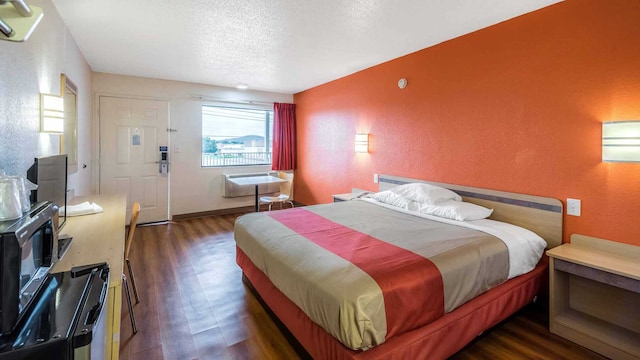 1 KING BED | NON-SMOKING