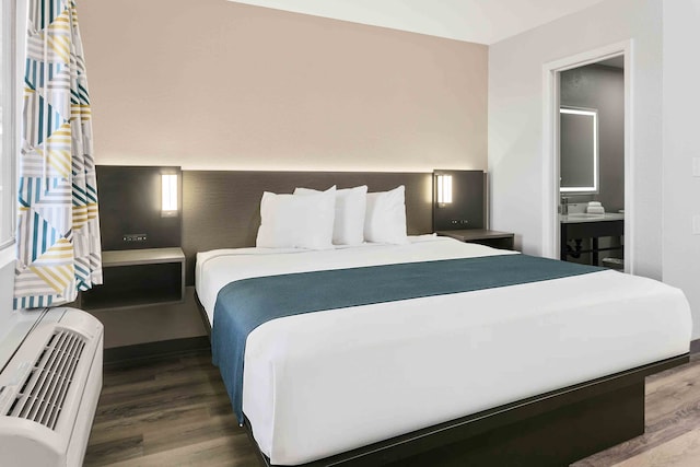 1 King Bed | Non-Smoking, Micfridge