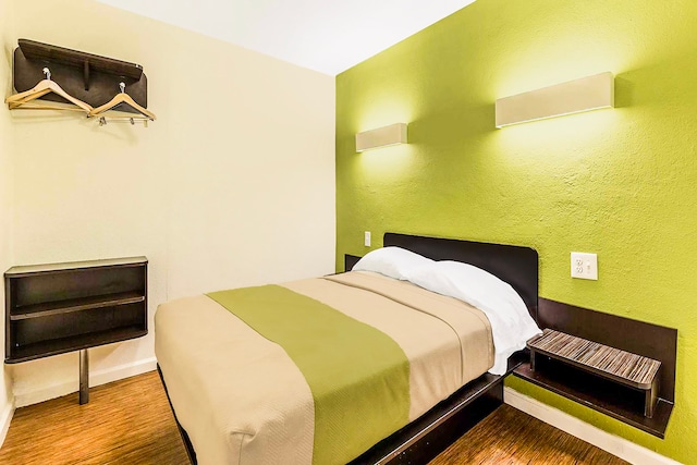 1 King Bed | Non-Smoking