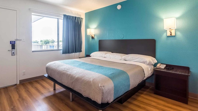 1 King Bed | Non-Smoking