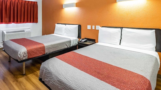 4 Full Beds | Non-Smoking, Micfridge