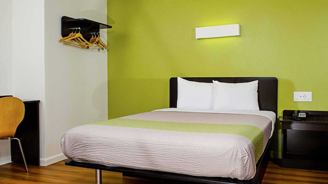 1 QUEEN BED | NON-SMOKING