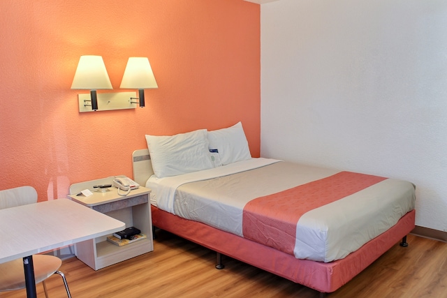 1 Queen Bed | Extended Suite