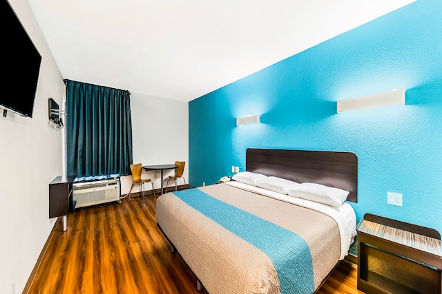 1 King Bed | Non-Smoking