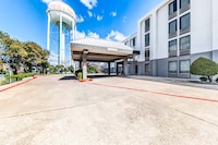 Motel 6 Lewisville, TX - Medical City