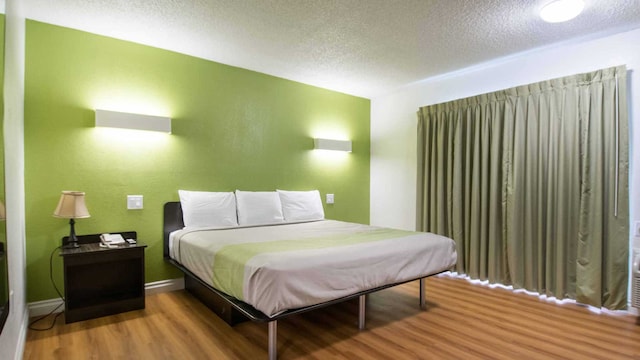 1 King Bed | Non-Smoking, Micfridge