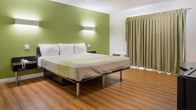 1 King Bed | Mobil Access Tub Nsmk Micfridg