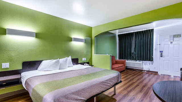 1 King Bed | Non-Smoking, Micfridge