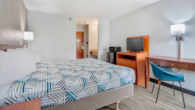 1 King Bed | Smoking, Micfridge