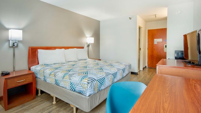 1 King Bed | Mobil Access Tub Nsmk Micfridg