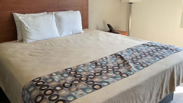 1 King Bed | Non-Smoking, Micfridge