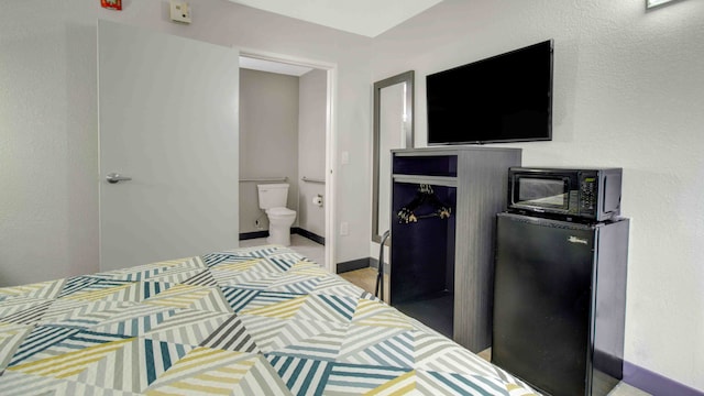 1 Queen Bed | Mob Acc RI Shwr Nsmk Micfridg