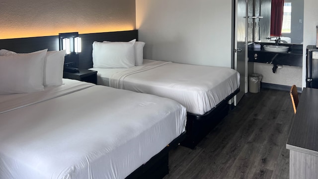 2 Full Beds | Micfridge