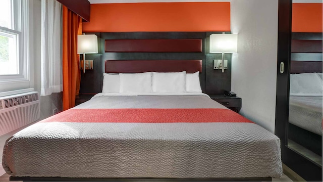 1 King Bed | Non-Smoking, Micfridge