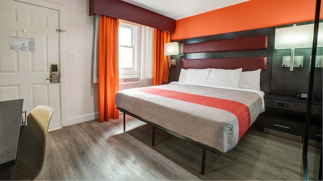 1 King Bed | Mobil Access Tub Nsmk Micfridg