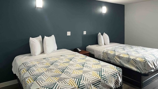 2 Queen Beds | Smoking, Micfridge