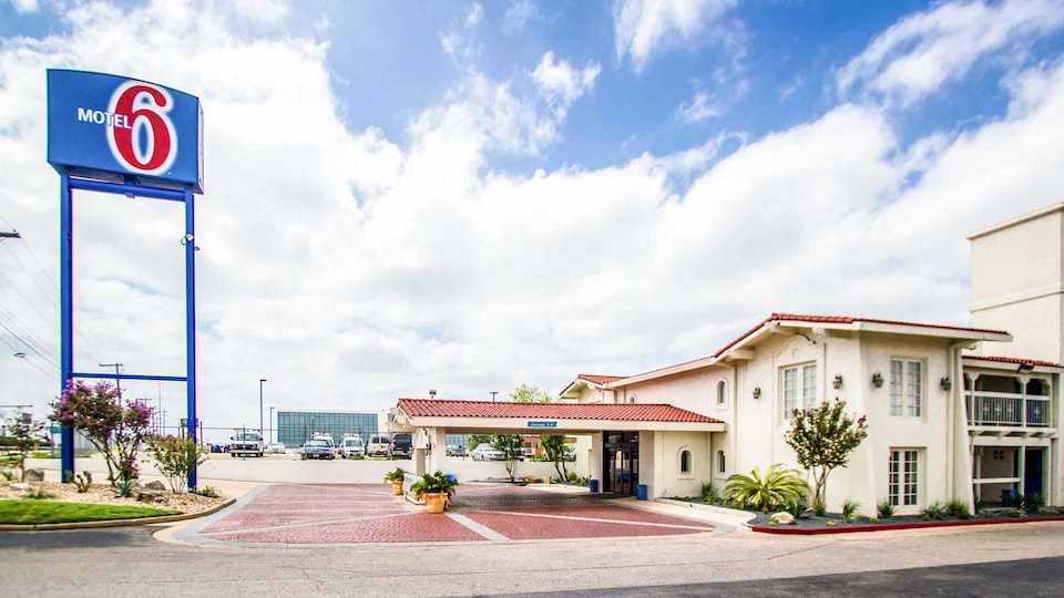 Motel 6 Austin, TX - Midtown, C78752, Austin TX