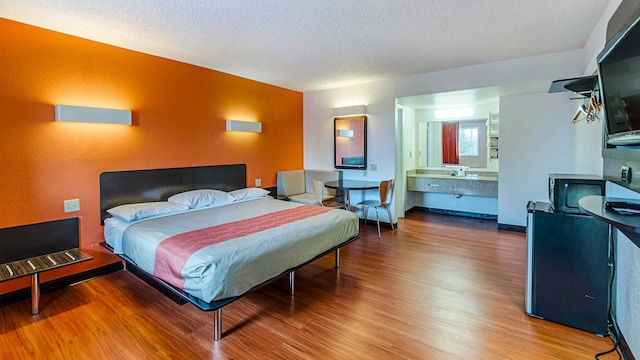 1 King Bed | Smoking, Micfridge