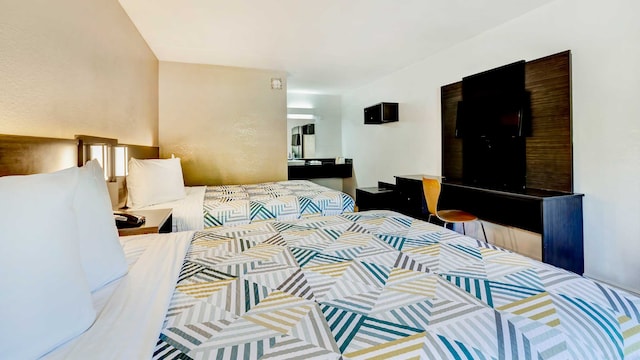 2 Queen Beds | Smoking, Micfridge