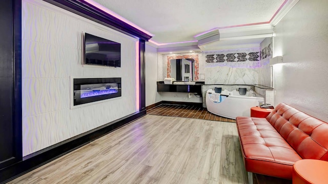 1 King Bed | Smoking, Hot Tub, Micfridge