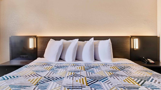 1 King Bed | Mobil Acc RI Shwr Smk Micfridg