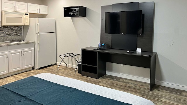 1 Queen Bed | Non-Smoking, Kitchen