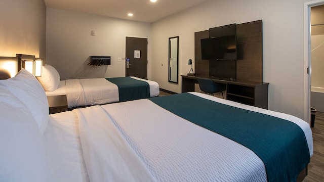 2 Full Beds | Mobil Access Tub Nsmk Micfridg