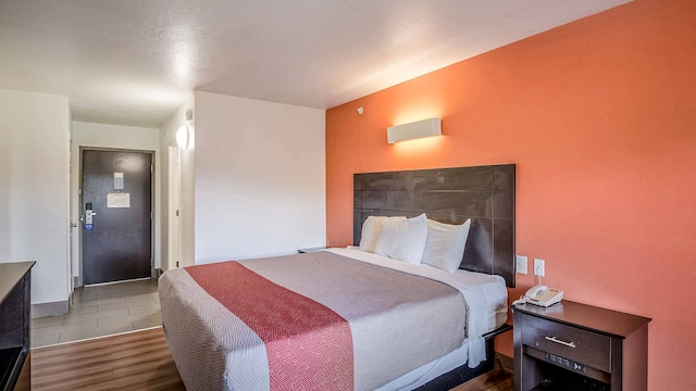 1 King Bed | Non-Smoking, Micfridge