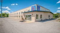Motel 6 Peoria, IL