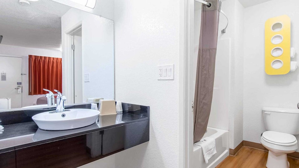 Motel 6 Bakersfield, CA - Central,  Bakersfield, CA, Bakersfield