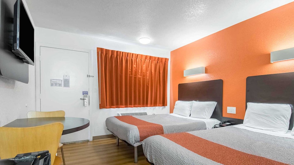 Motel 6 Bakersfield, CA - Central,  Bakersfield, CA, Bakersfield