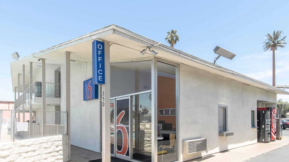 Motel 6 Bakersfield, CA - Central,  Bakersfield, CA, Bakersfield