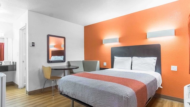 1 CAMA QUEEN | FUMADORES, MINI NEVERA