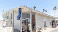Motel 6 Bakersfield, CA - Central