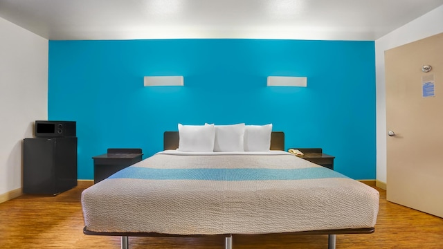 1 KING BED | SMOKING