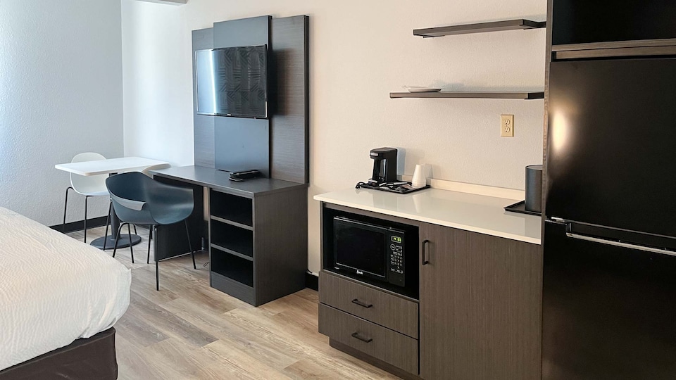 Studio 6 Suites Elkhart, IN, C46514, Elkhart IN