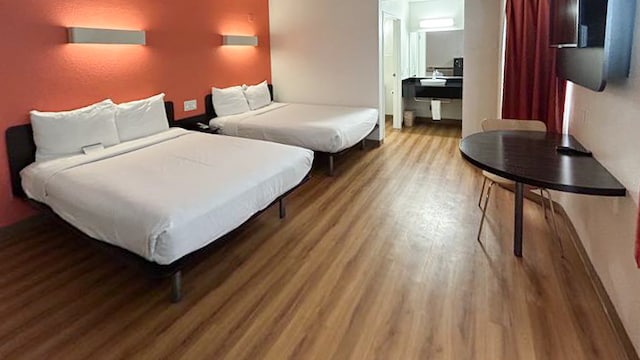 2 Full Beds | Suite, Smoking, Micfridge