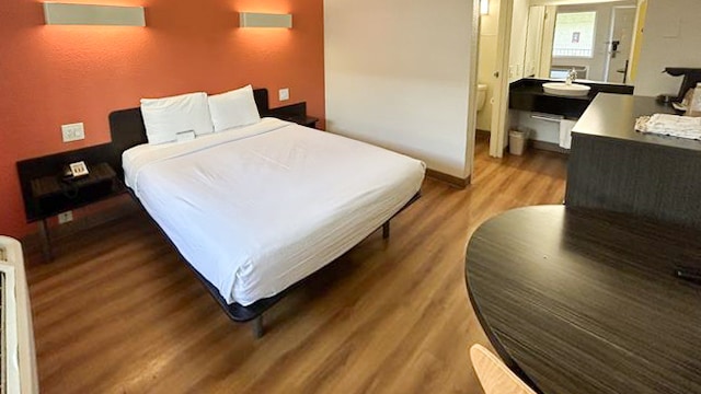 1 Queen Bed | Suite, Smoking, Micfridge