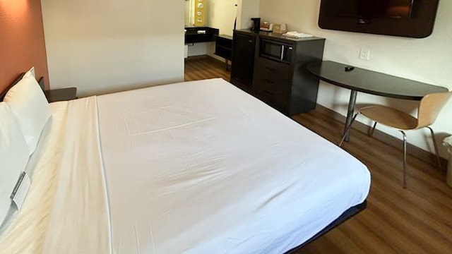 1 Queen Bed | Suite, Non-Smoking, Micfridge