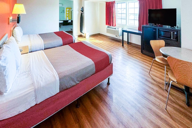 2 Full Beds | Suite, Non-Smoking, Micfridge