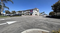 Studio 6 Suites Bellflower, CA - Los Angeles