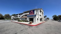 Studio 6 Suites Bellflower, CA - Los Angeles