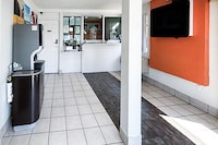 Studio 6 Suites Bellflower, CA - Los Angeles