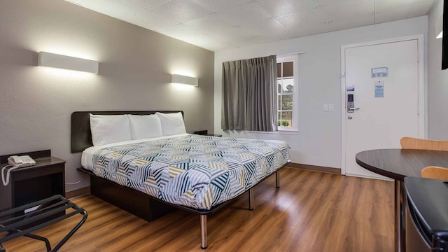 1 King Bed | Non-Smoking, Mini Fridge