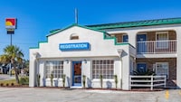 Motel 6 Walterboro, SC