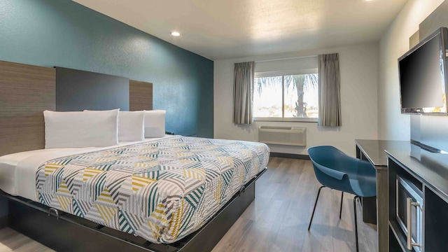 1 King Bed | Mobil Acc RI Shwr Suite Nsmk