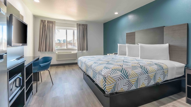 1 King Bed | Mob Acc Tub Ste Nsmk Micfridg