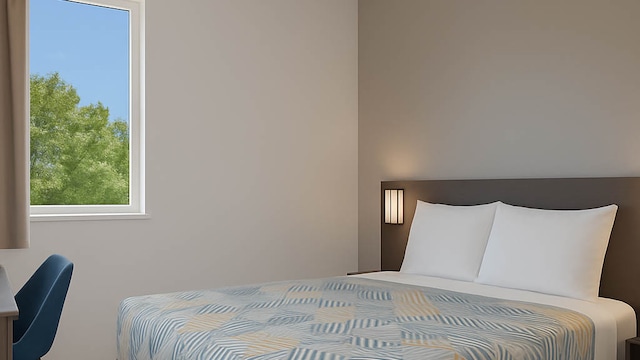 1 Queen Bed | ADA/Tub/Premium/Mini Fridge